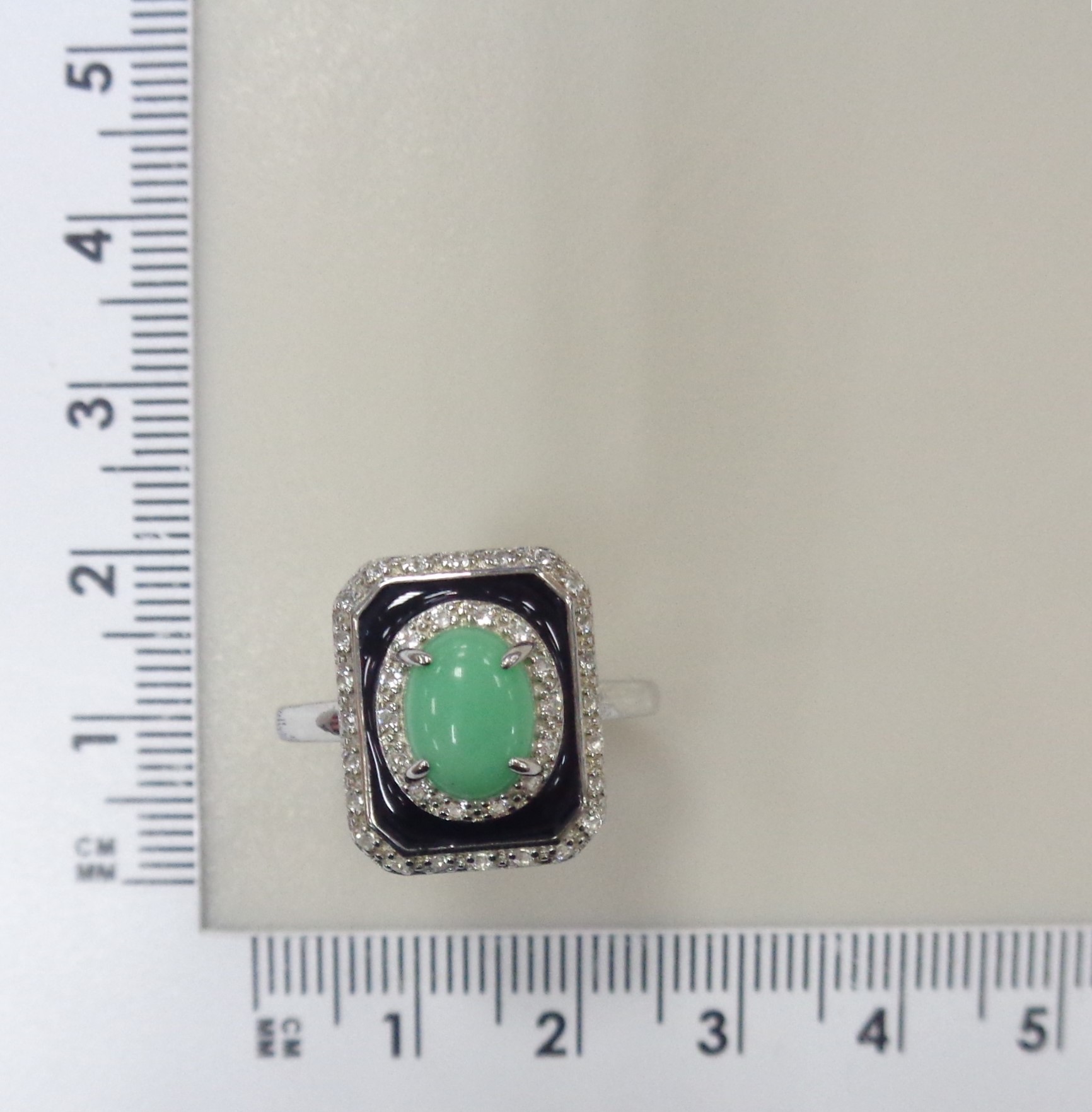 Серебряное кольцо с зеленым халцедоном